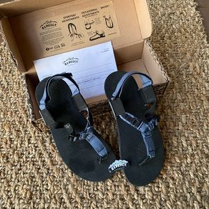 Bedrock sandals men’s size 10 women’s size 11.